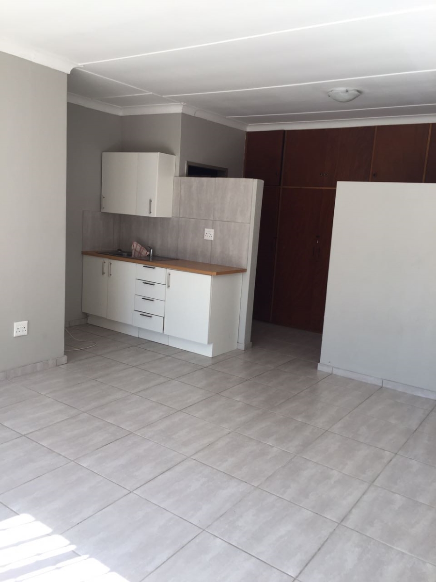 To Let 1 Bedroom Property for Rent in Miederpark North West
